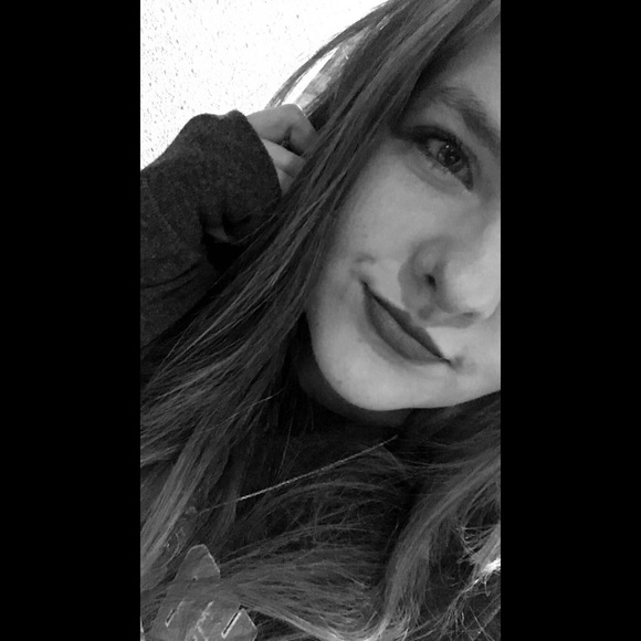 Meet your Posher, Caitlyn - Picture 7 of 8